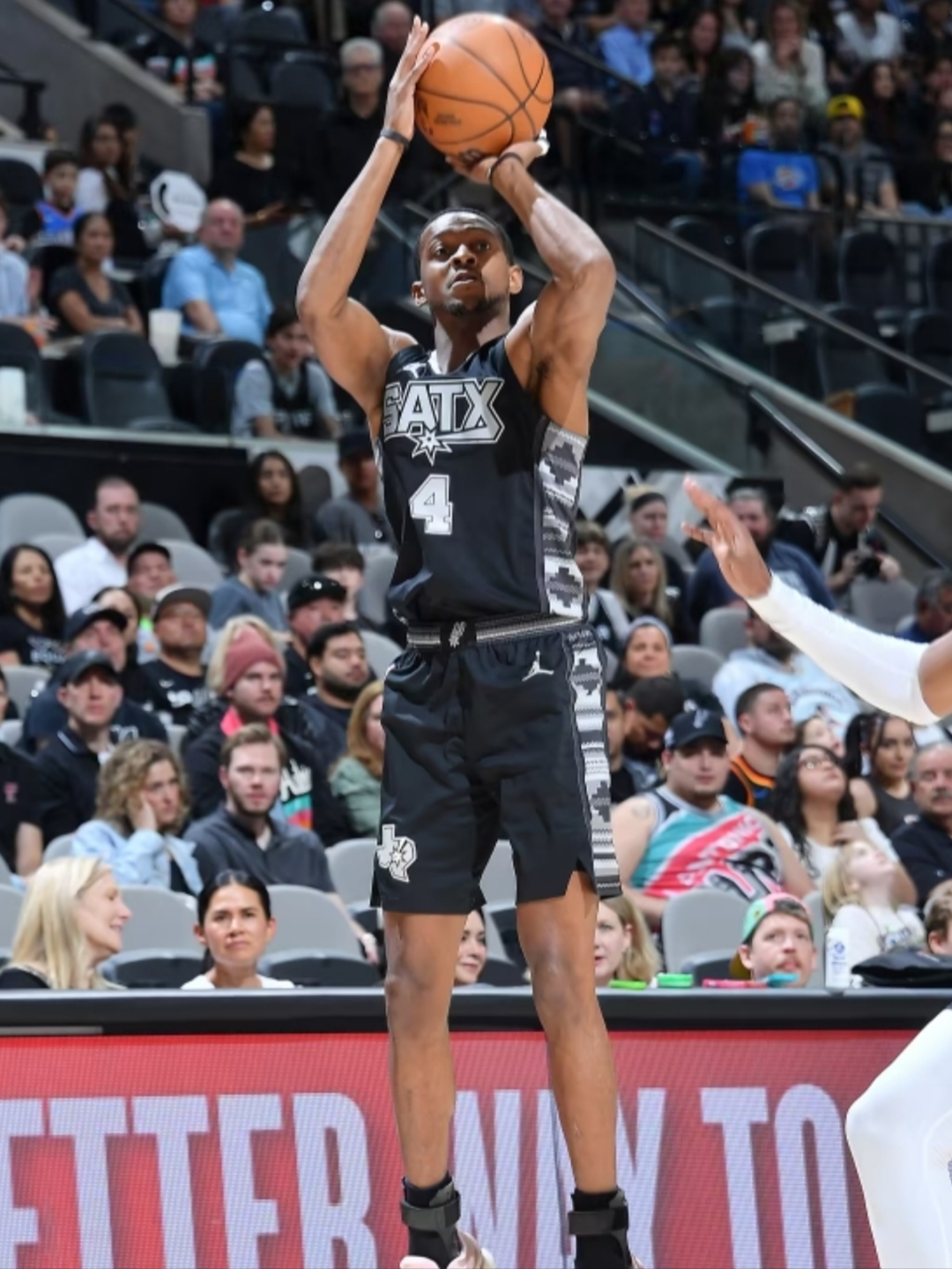 马刺队主帅调整战术，带领球队扭转局势的简单介绍