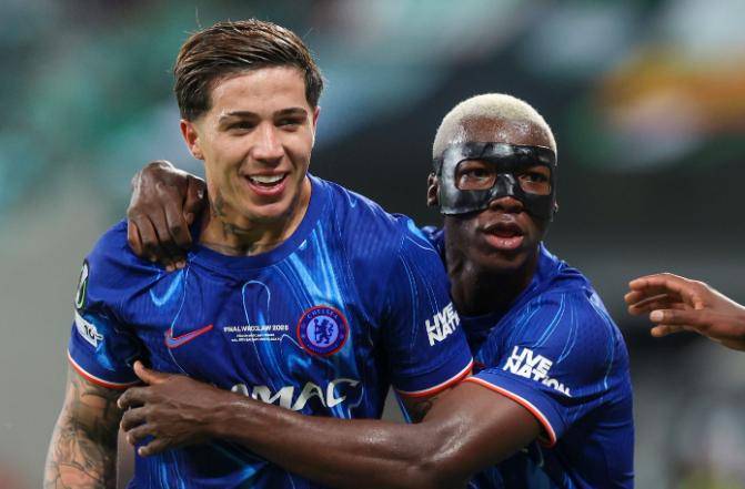 关于切尔西主帅确认伤愈归队，重返训练场备战联赛的信息