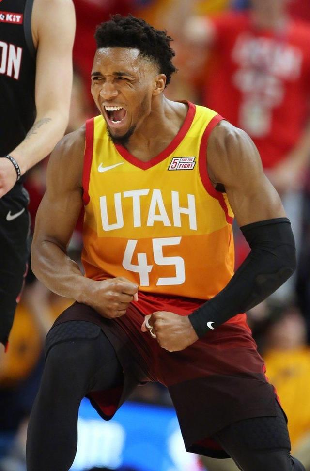 猛龙横扫广州队,米切尔惊艳四座 猛龙横扫广州队,米切尔惊艳四座