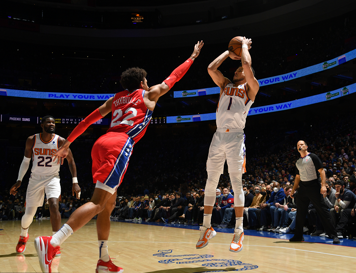 深圳队鏖战辽宁队,保罗高光表现 深圳队鏖战辽宁队,保罗高光表现