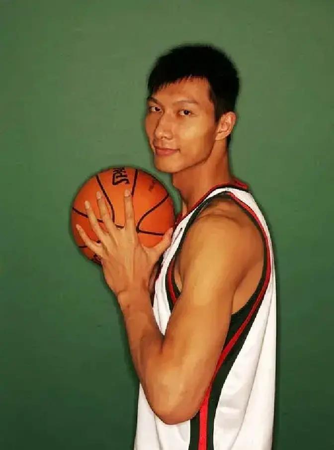 篮网轻取吉林队,易建联扛起全队 篮网轻取吉林队,易建联扛起全队