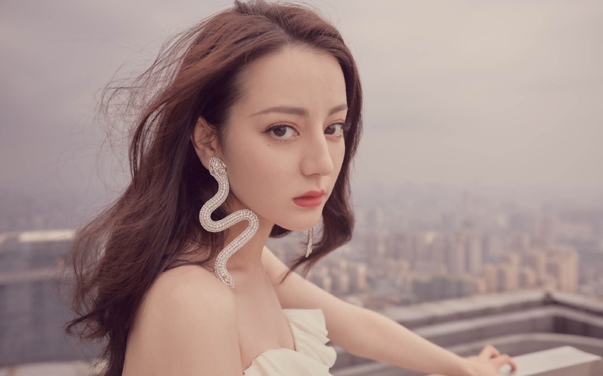 时代的弯刀，阿拉巴那一脚，劈开旧世界的图景