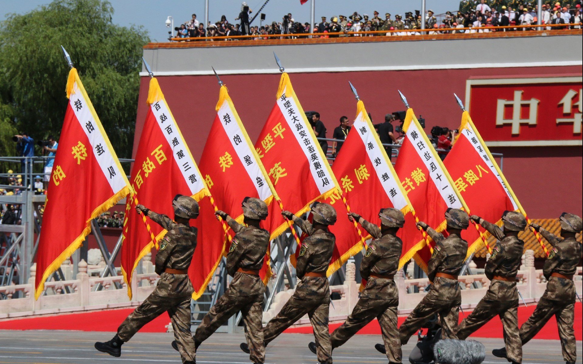 冰火两重天，2026世界杯D组首战，冰岛高压逼抢打懵阿联酋，福登独舞成破局关键
